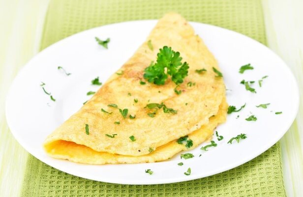 Cheddar Omelet That Makes Kids Love Eggs (+12 Months)