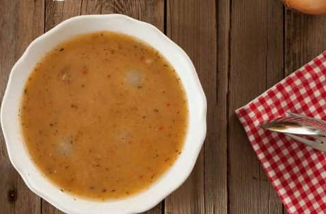 TARHANA-SUPPE MIT GRÜNEN LINSEN (8+ MONATE)